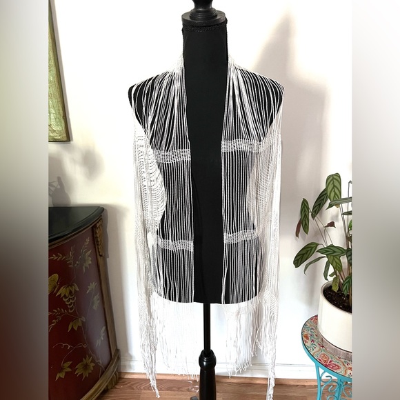 Vintage White Shawl Wrap Scarf - Picture 5 of 9